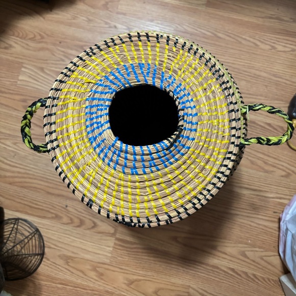 Sweet Grass Basket with Lid ,Senegal West Africa. - Picture 8 of 10